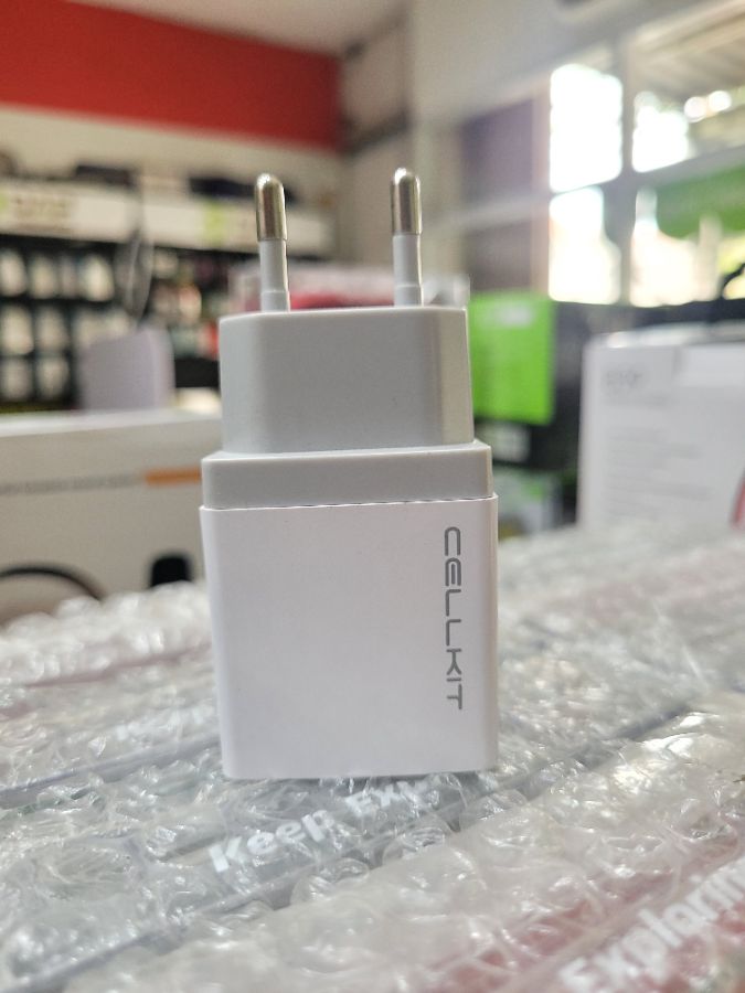  Adaptor/2USB/Cellkit/2.1A
