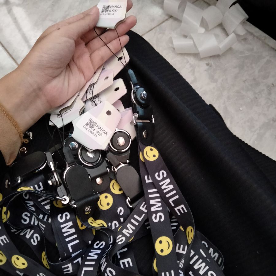 Lanyard Smile Hitam