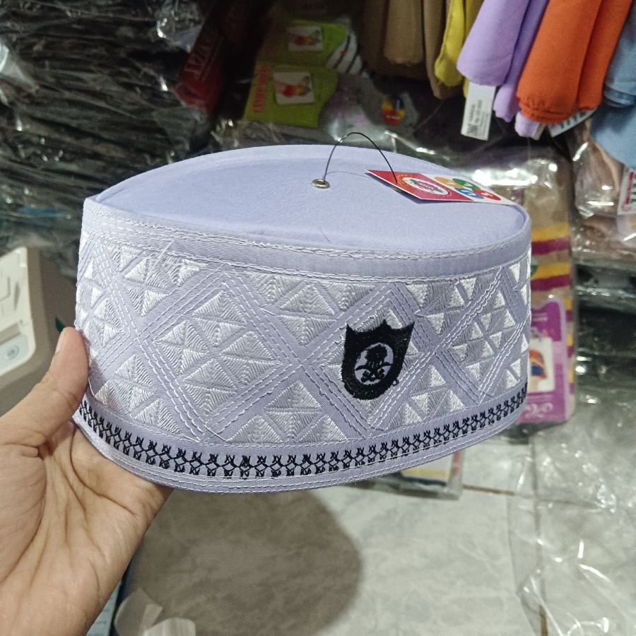 Peci Putih