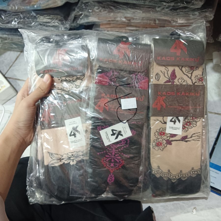 Kaos Kaki Ku 4K/Motif