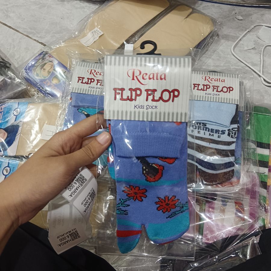 Kaos Kaki Reata Flip Flop