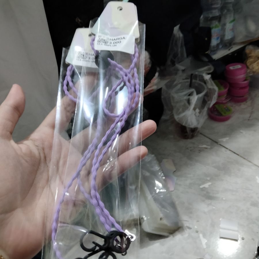 Strap masker ungu