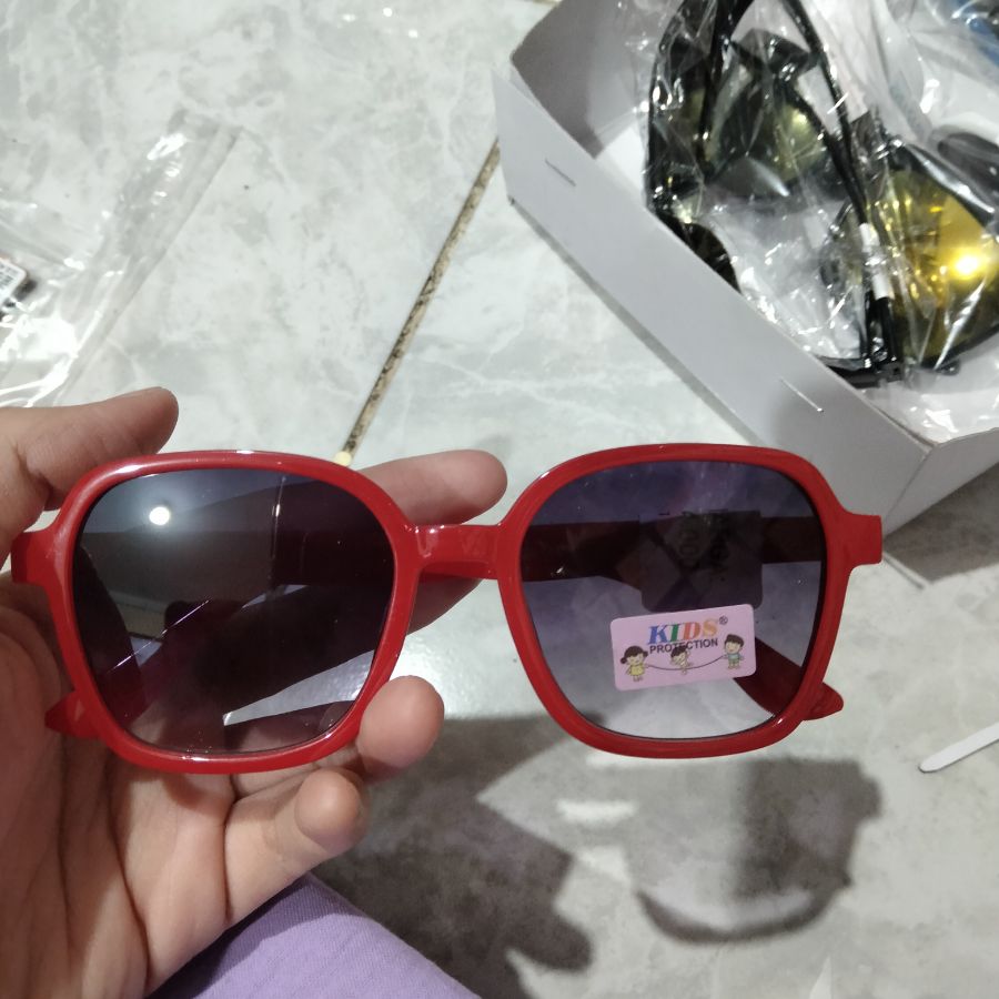 Kacamata Anak Merah