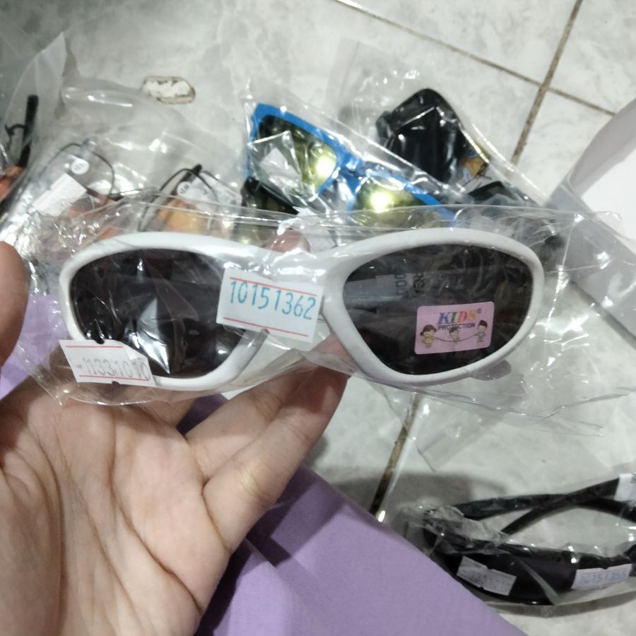 Kacamata Anak Cowo Putih