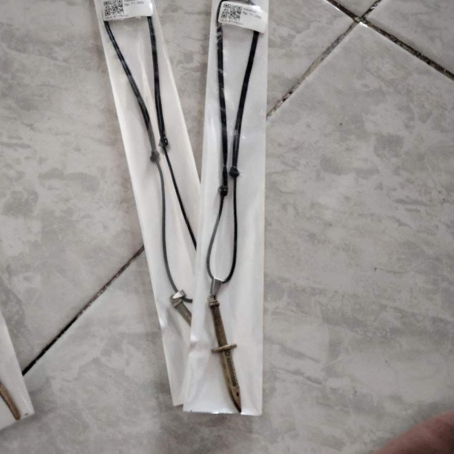 Kalung Tali pedang 