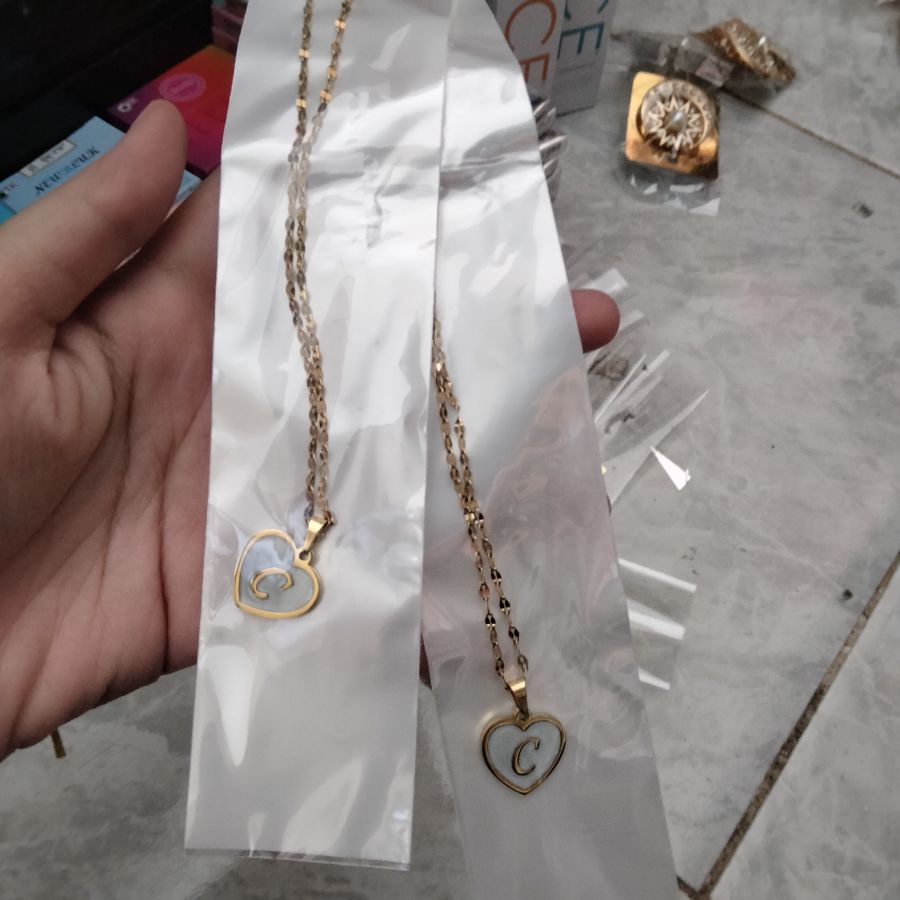 Kalung Inisial C