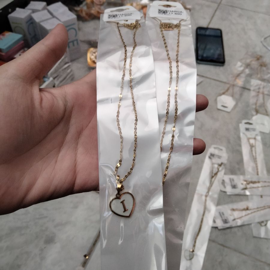Kalung Inisial I