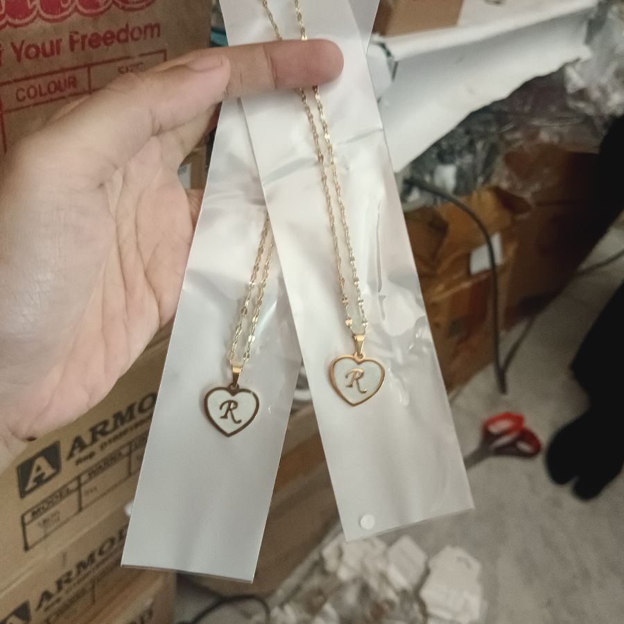 Kalung Inisial R