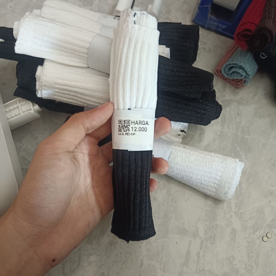 Ciput Reidana Hitam Putih