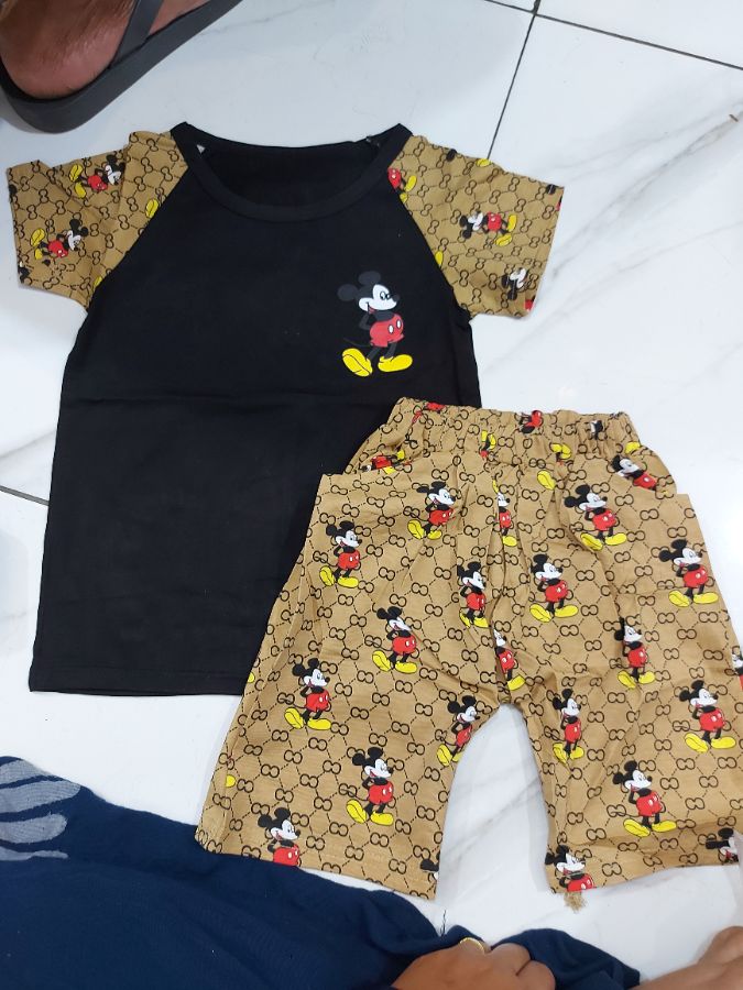Setelan kaos mickey