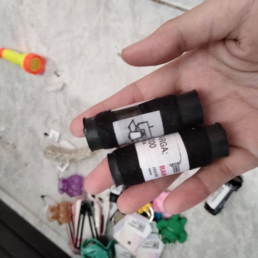 benang Jahit hitam 