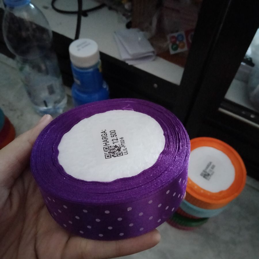 pita gulung Polkadot ungu