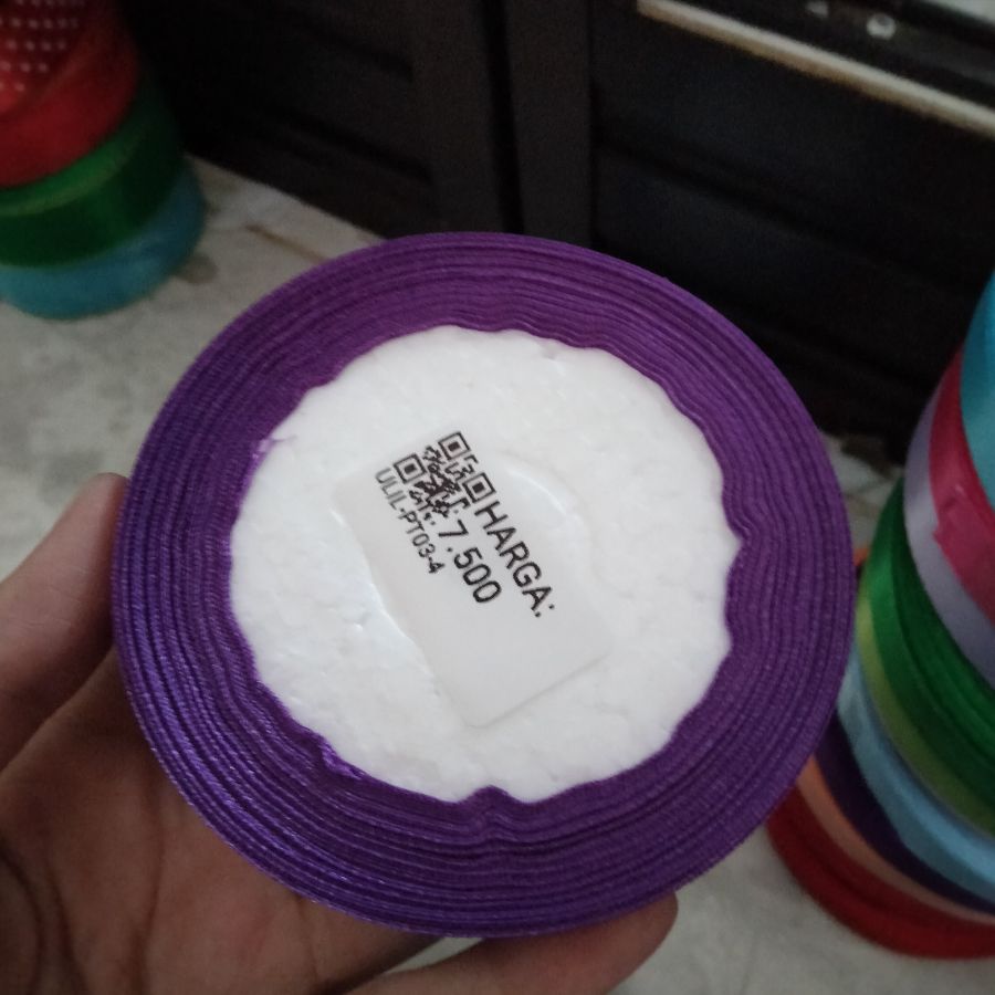 pita gulung Polkadot ungu