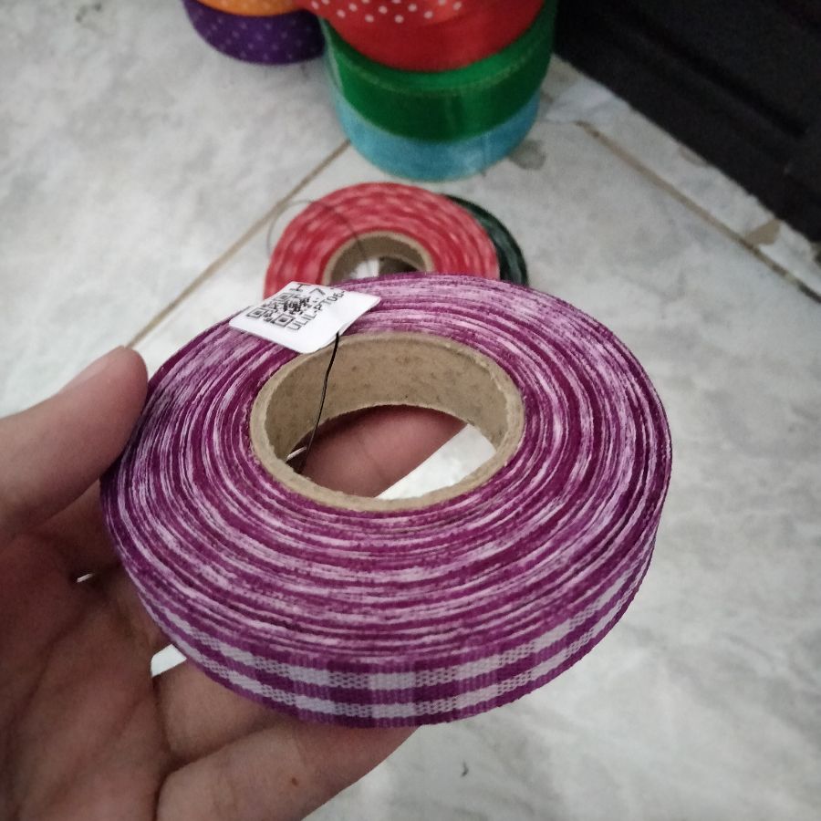 pita motif kotak