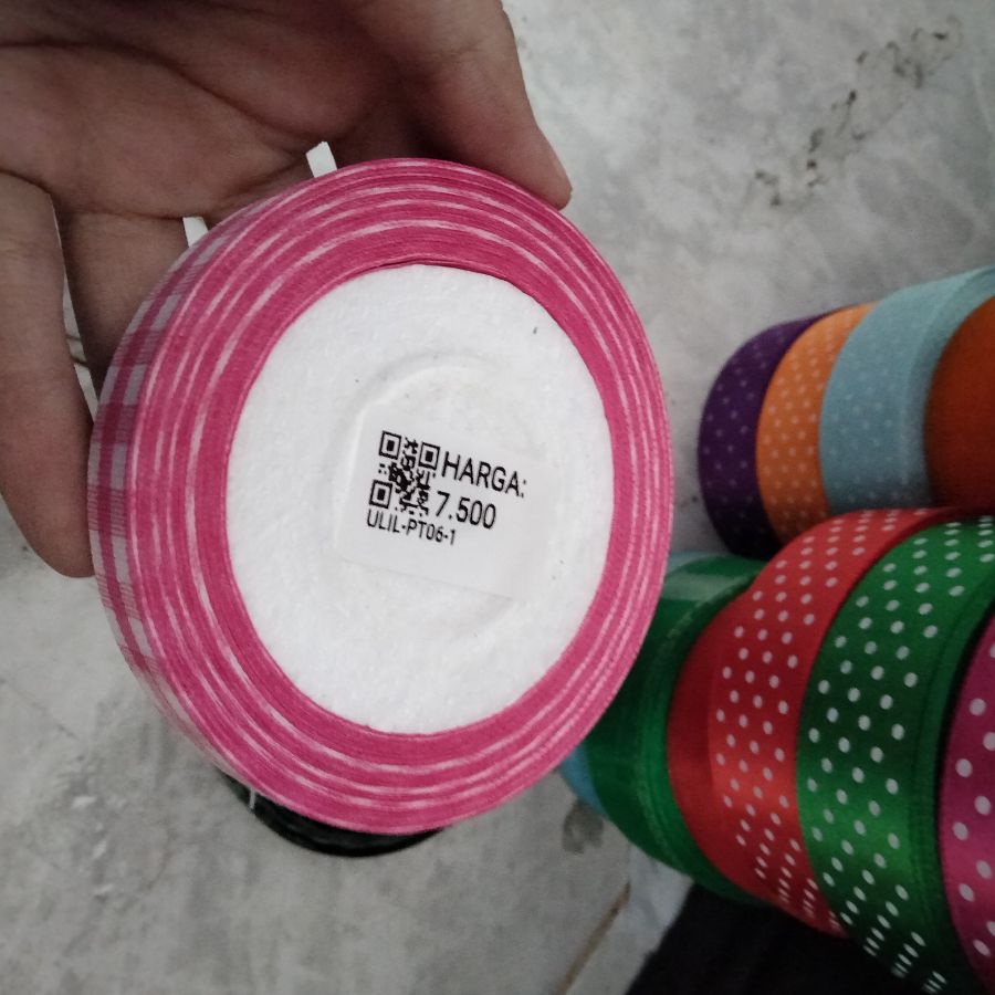 pita motif kotak