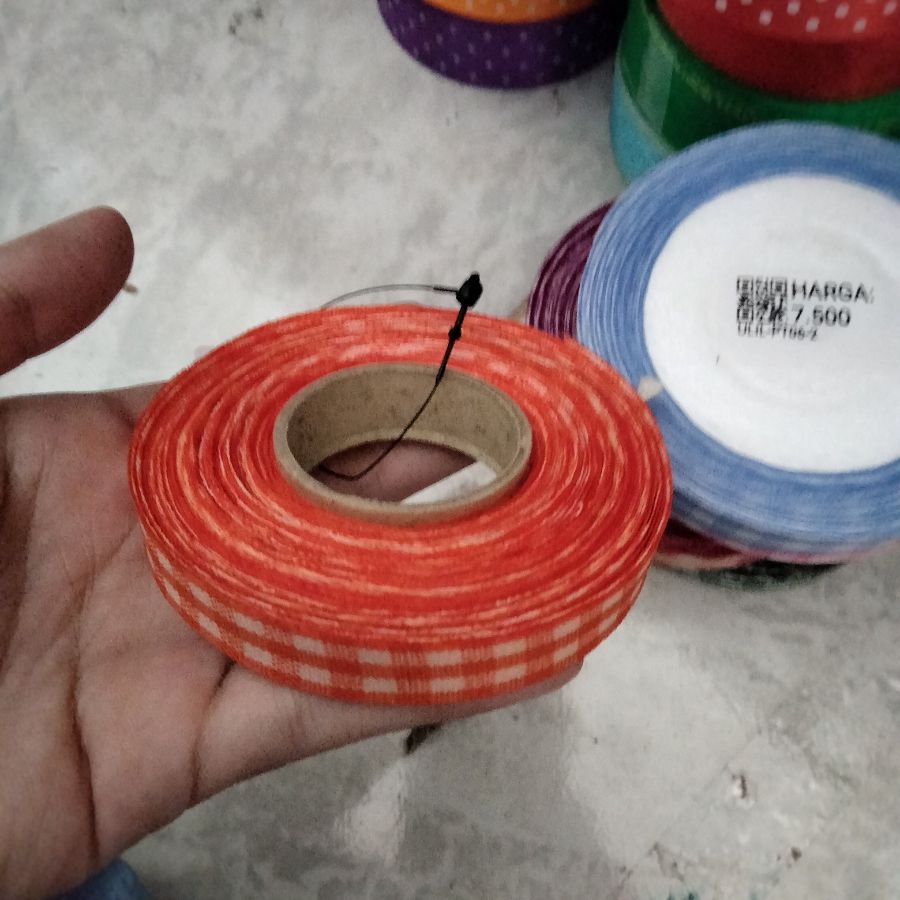 pita motif kotak