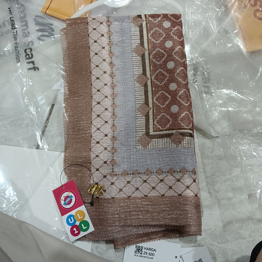 Umama Hijab Motif Glow