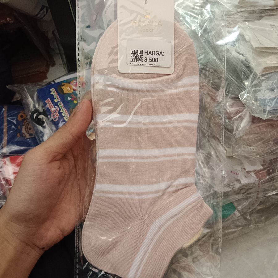 Kaos Kaki Fashion Mezada