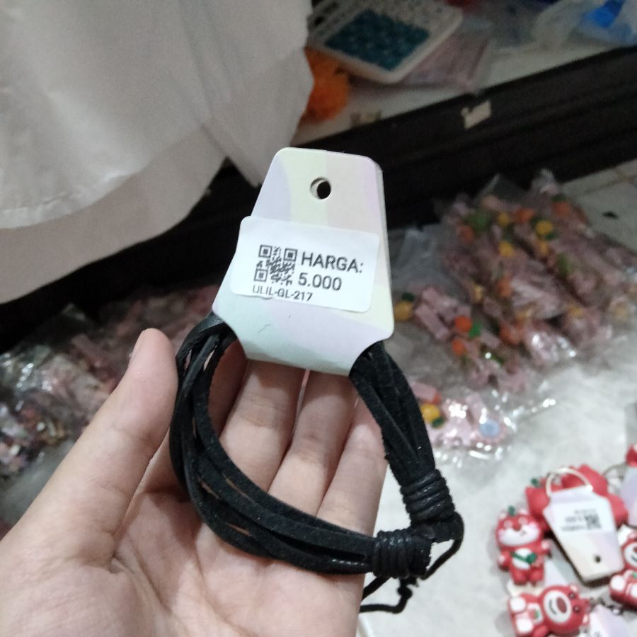 gelang hitam 