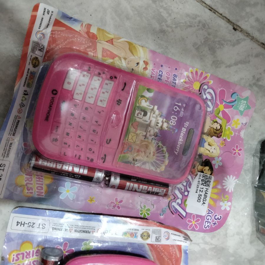 mainan handphone 