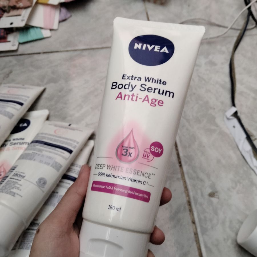 nivea Extra white body serum/ anti-age/ 180ml/ AGU2025