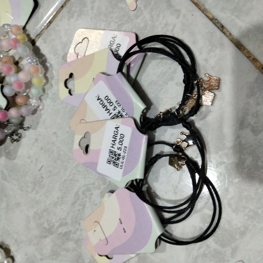 gelang mahkota 