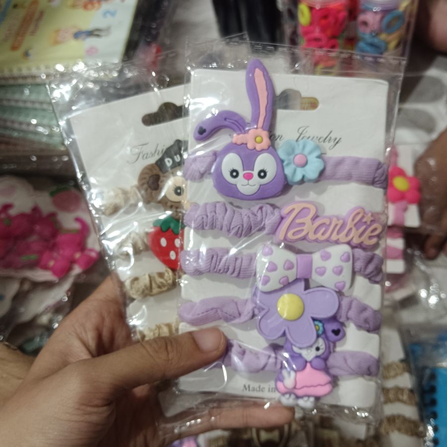Ikat Rambut Karakter 