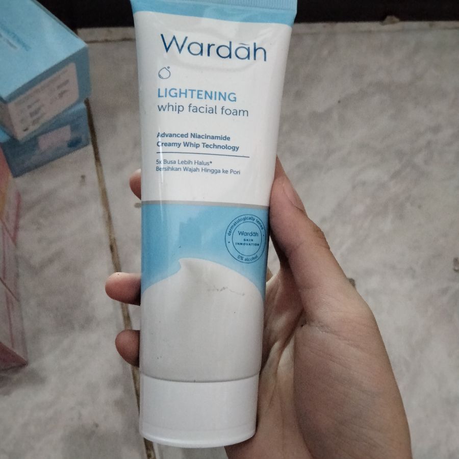 Wardah Lightening Whip Facial Foam