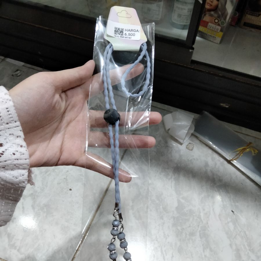strap masker karakter 