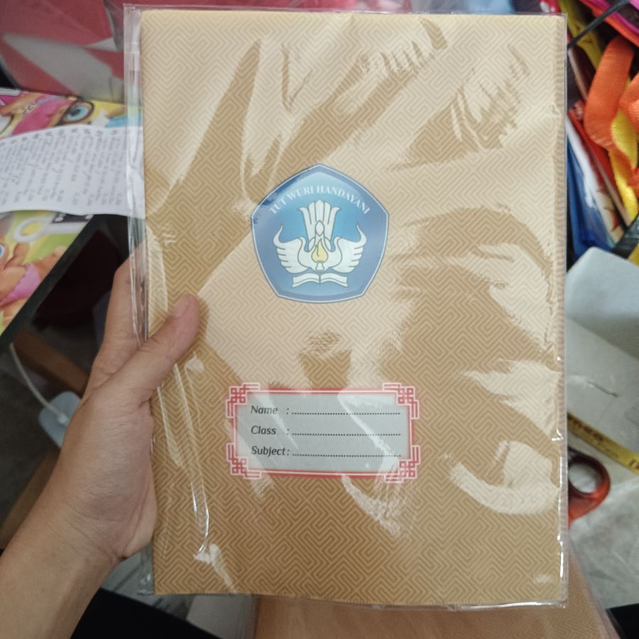 Buku Sampul Payung Tut Wuri Warna