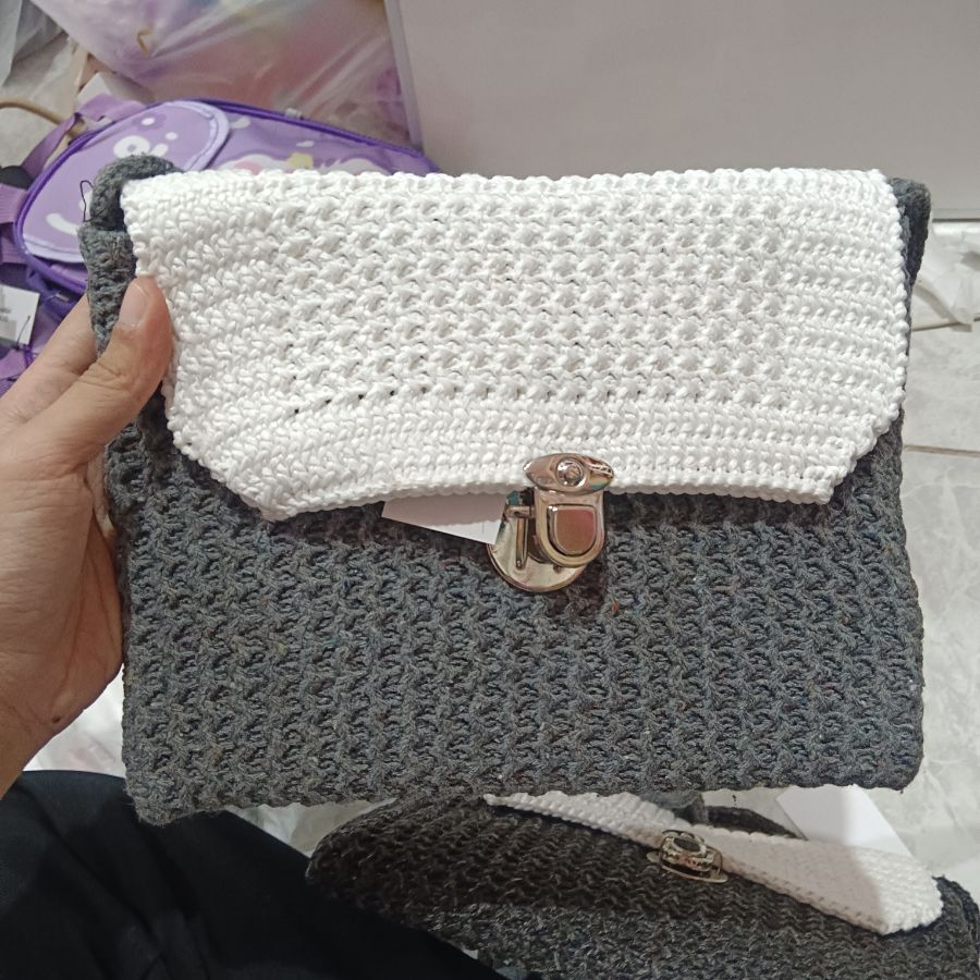 Tas Selempang Rajut