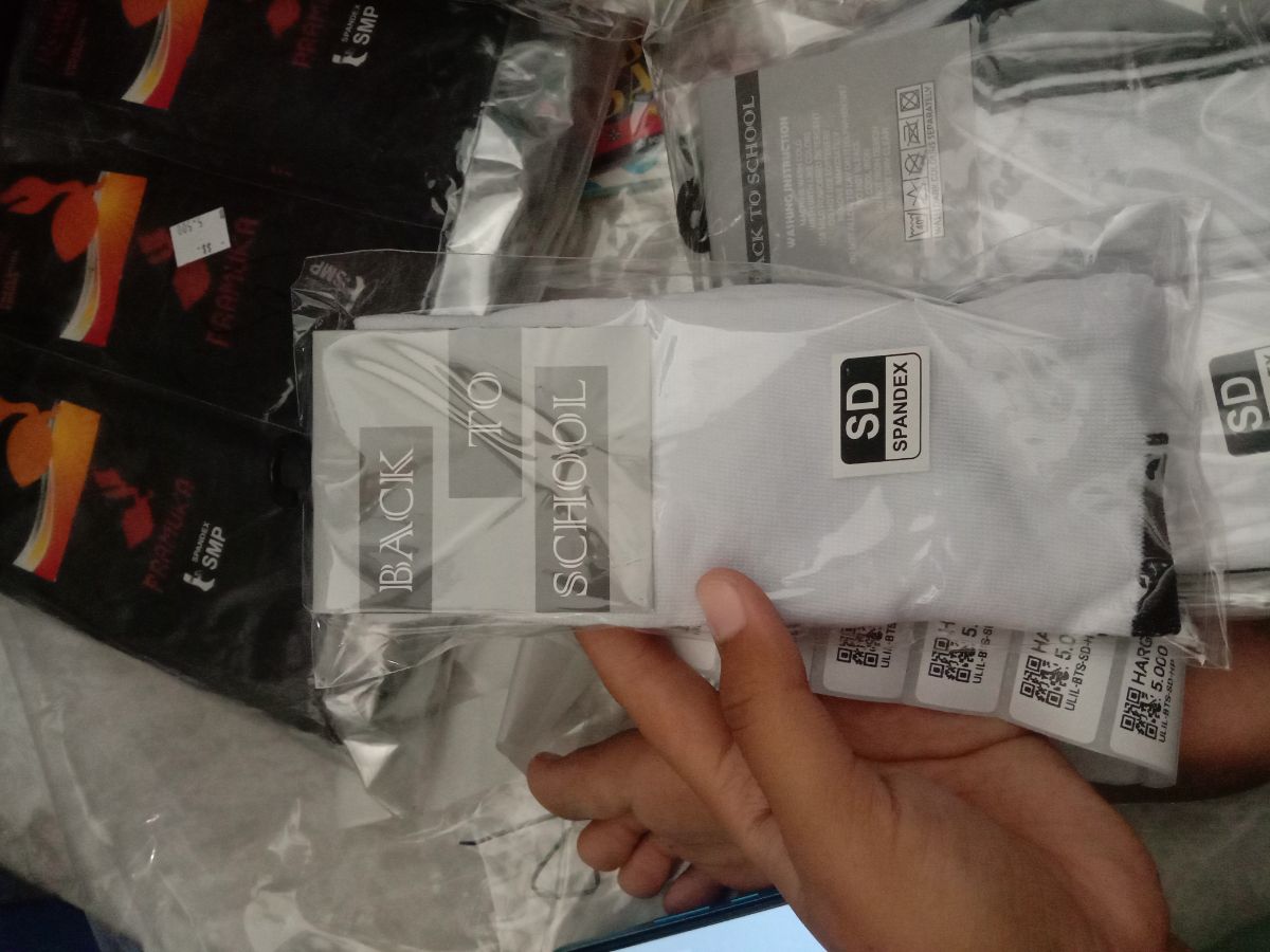 Back To School SD hitam putih