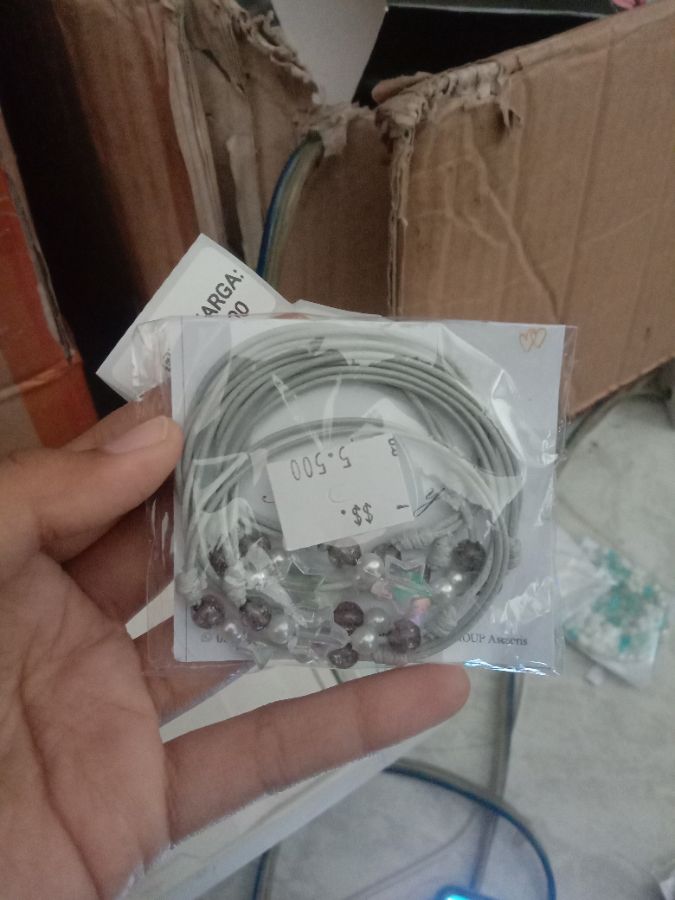 Gelang tali abu manik