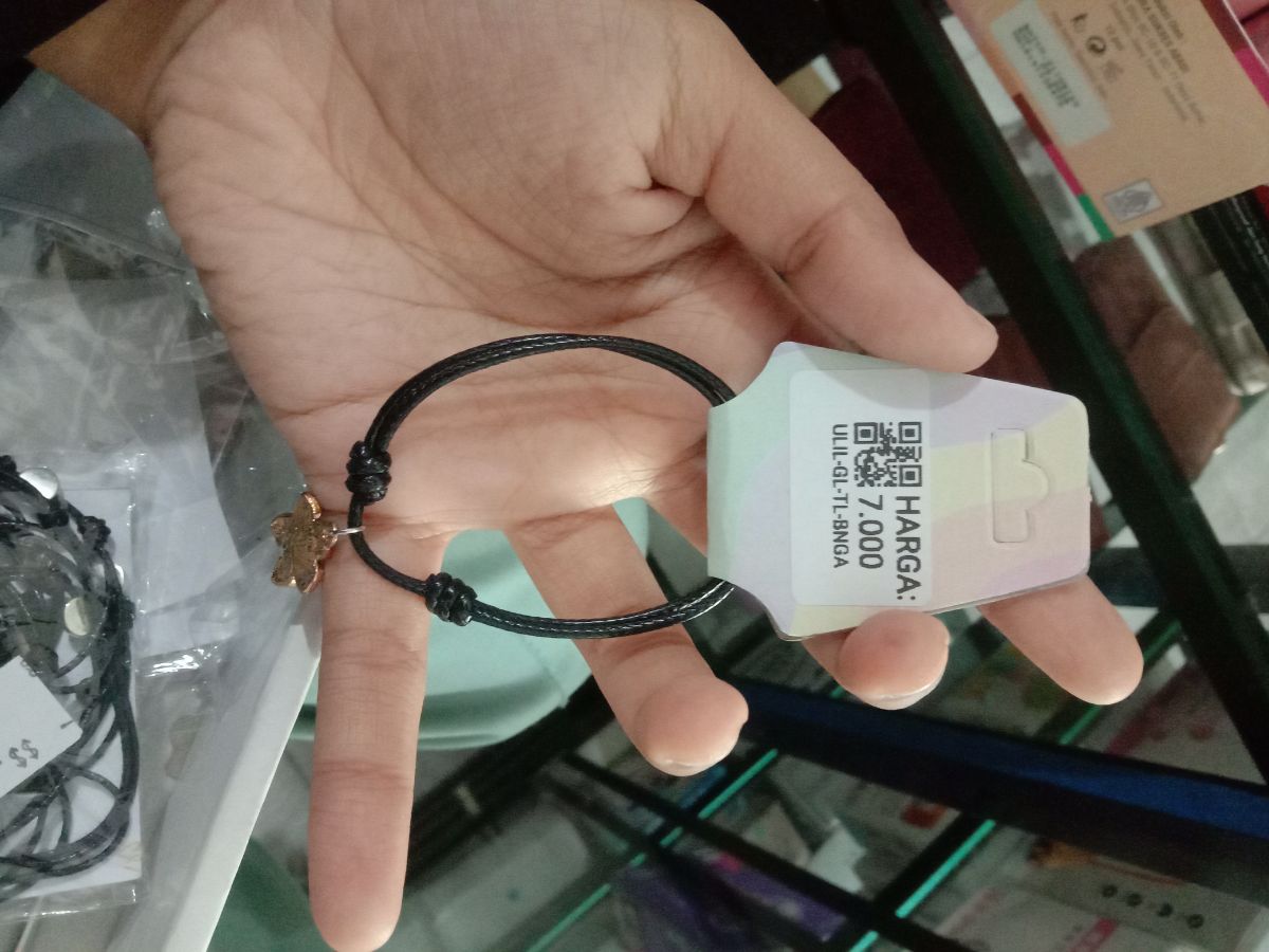 Gelang tali bunga