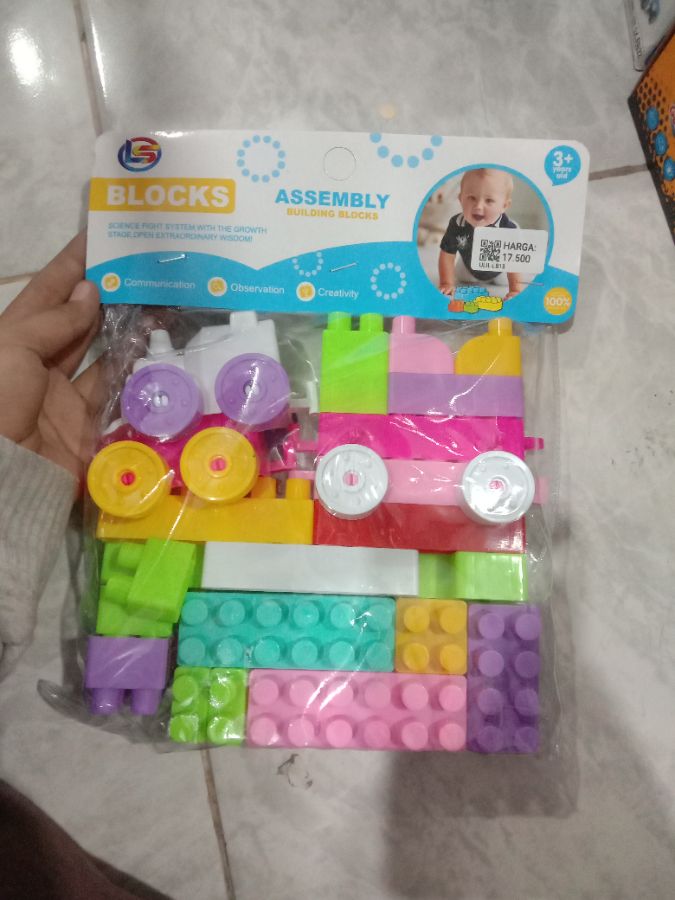 Assembly building blocks