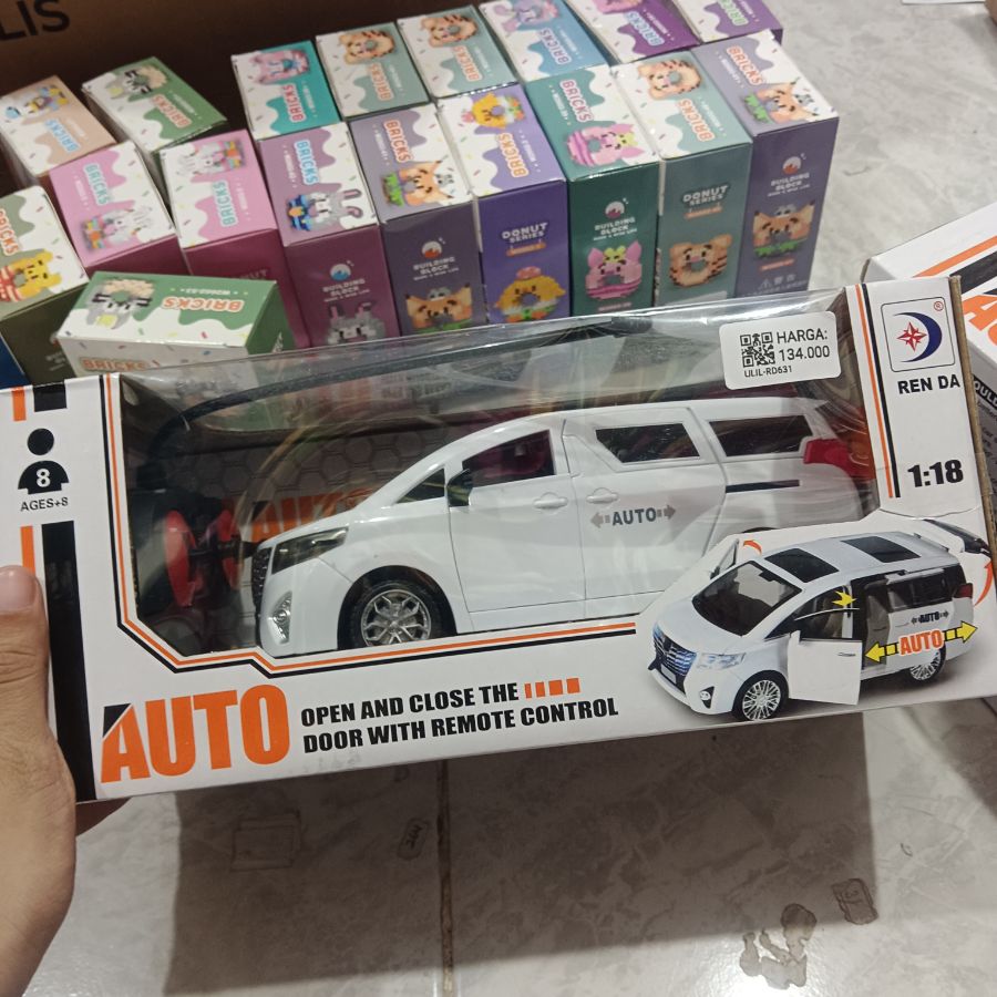 Mobil RC Alpard