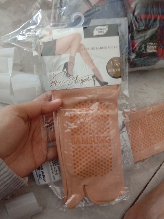 Kaos kaki samsung cream