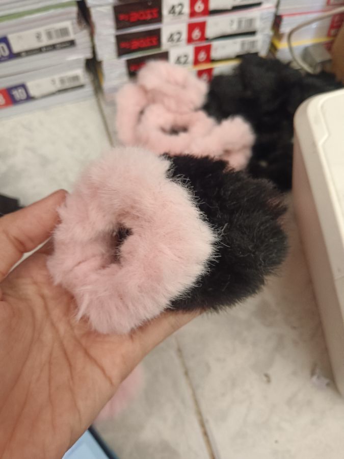 Ikat Rambut Bulu
