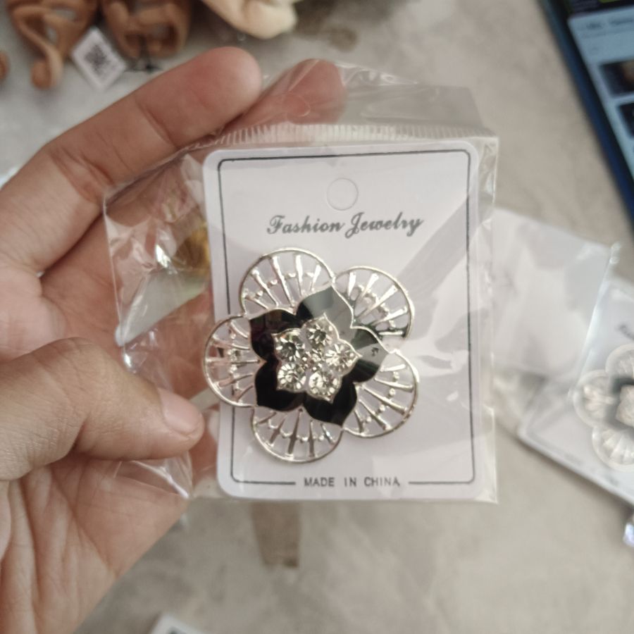 Bross Bunga Perak