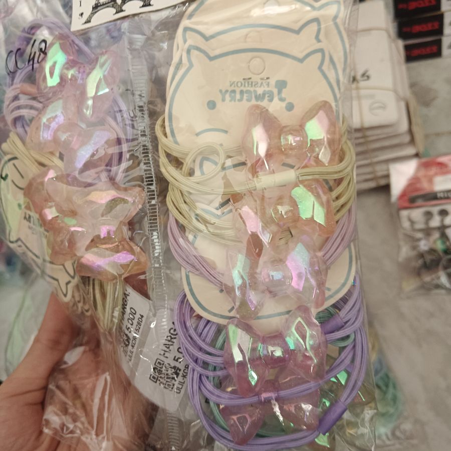 Ikat Rambut Karakter 