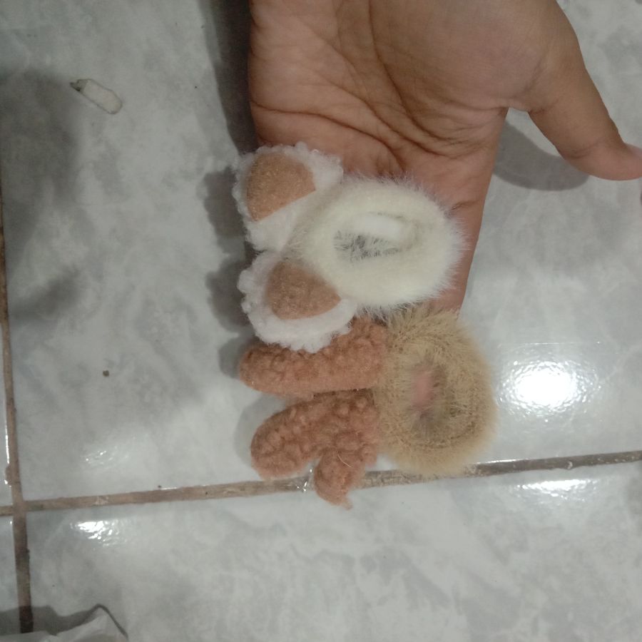 Ikat Rambut Bulu*