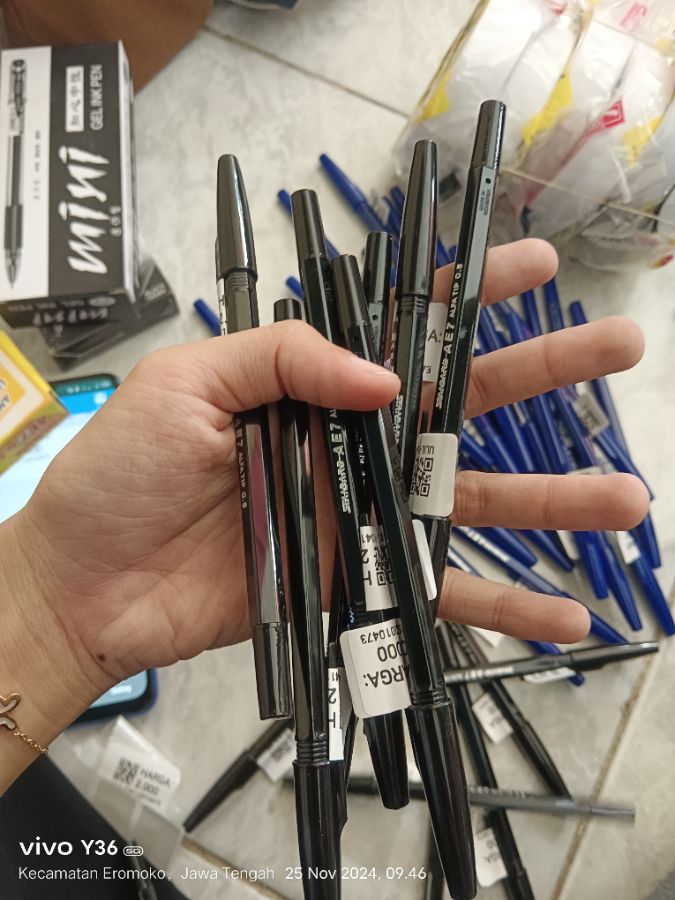 Standard - Bolpoint AE7 - Biru