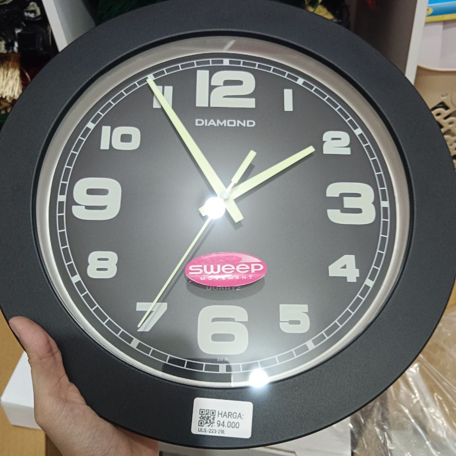 Jam Dinding Diamond 