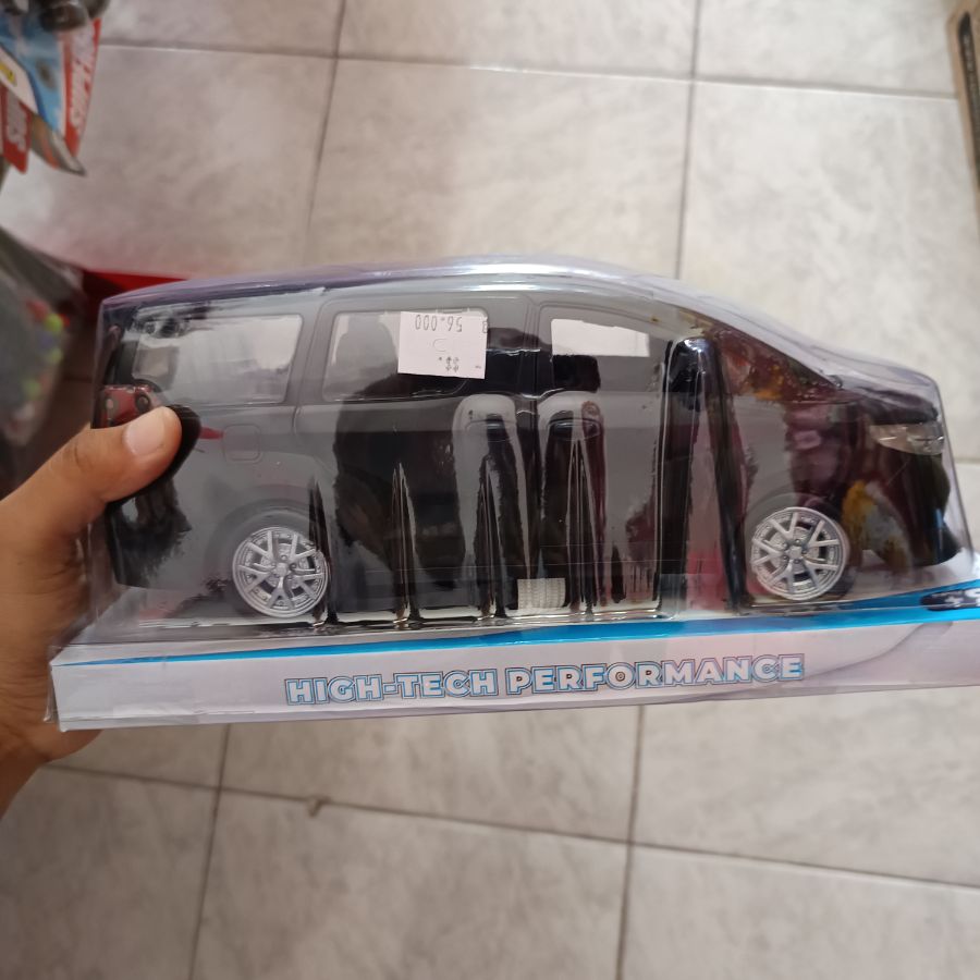 Mobil Alphard 