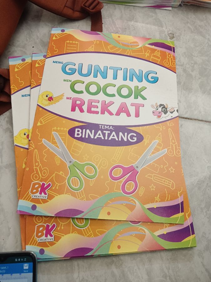 Buku Menggunting Mencocok dan Merkat