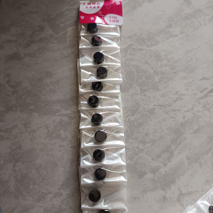 Tindik Magnet/ Kecil/ Hitam