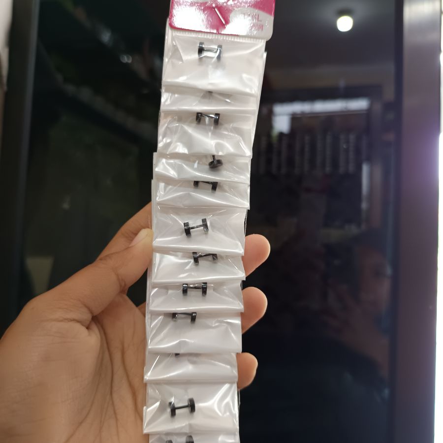 Tindik Tusuk/ Kecil/ Hitam