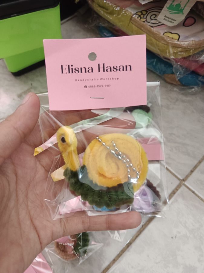 Gantungan Kunci Kawat Bulu