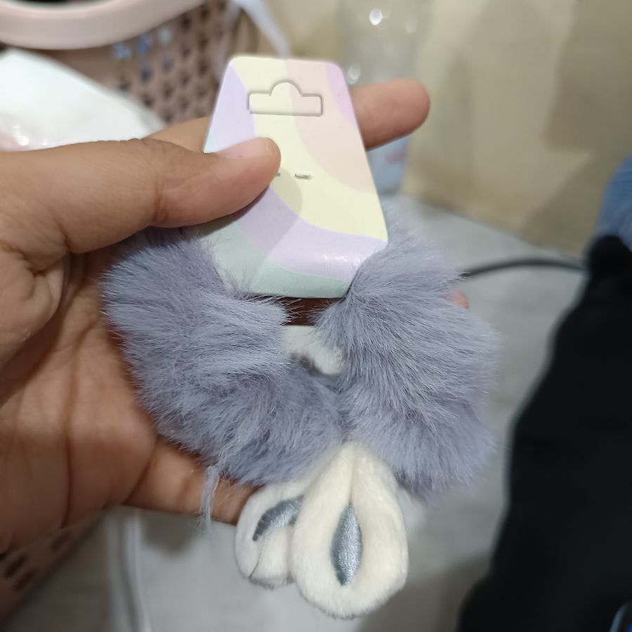 Ikat Rambut Bulu 