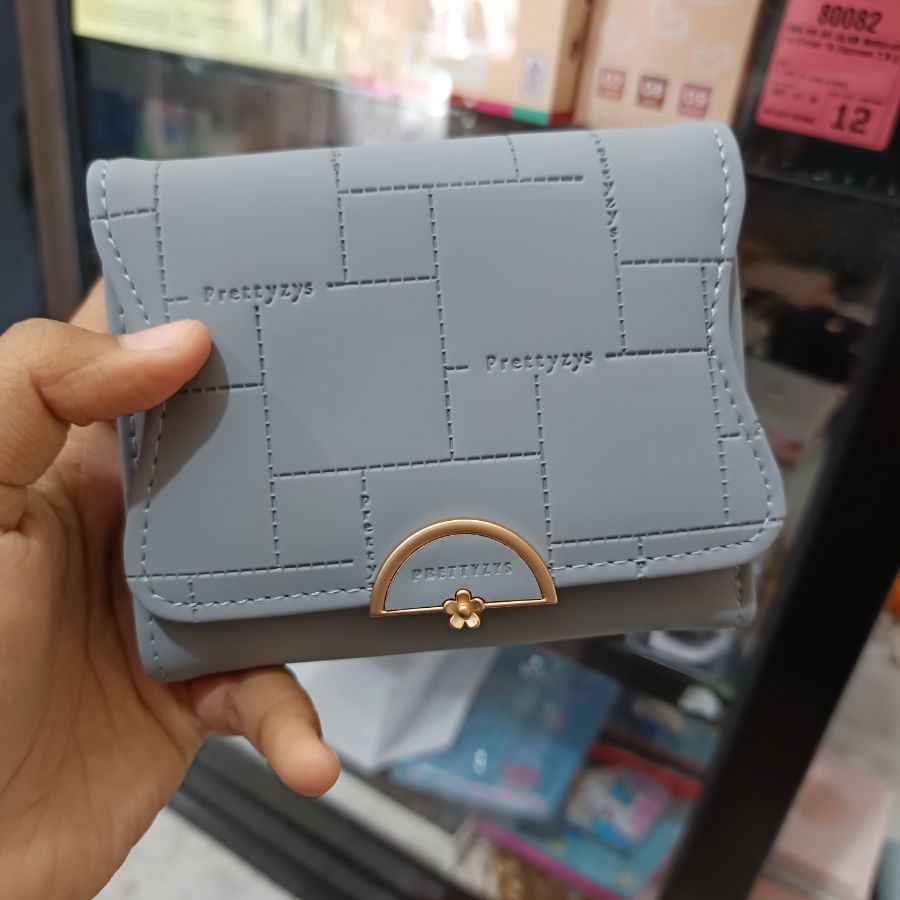 Prettyzys/ Dompet Lipat Wanita 